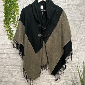 NWT MIXIT Afghan Poncho Chic Warm Cozy‎ Comfy Faux Leather Buckle Straps